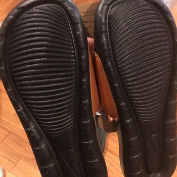 Nike Sandals Size 9 Womens - Picture 4 of 5